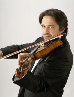 София скрипка. Амаяк скрипач сочи. Эстрадный скрипач. Скрипачка софия кондакова. Скрипач парк галицкого.