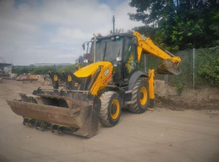 Погрузчик люберцы. Тонированный JCB. Тонировка JCB. Зубы от трактора JCB.