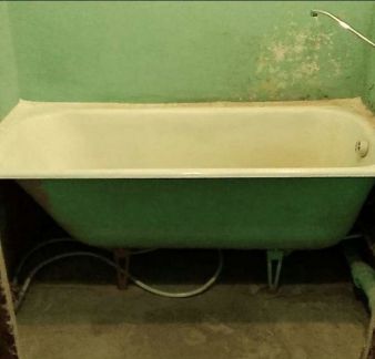 старая чугунная ванна. старая чугунная ванна. старая чугунная ванна. старая ванная комната. старая чугунная ванна.