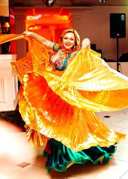 Лариса:  Восточные танцы на Ваш праздник