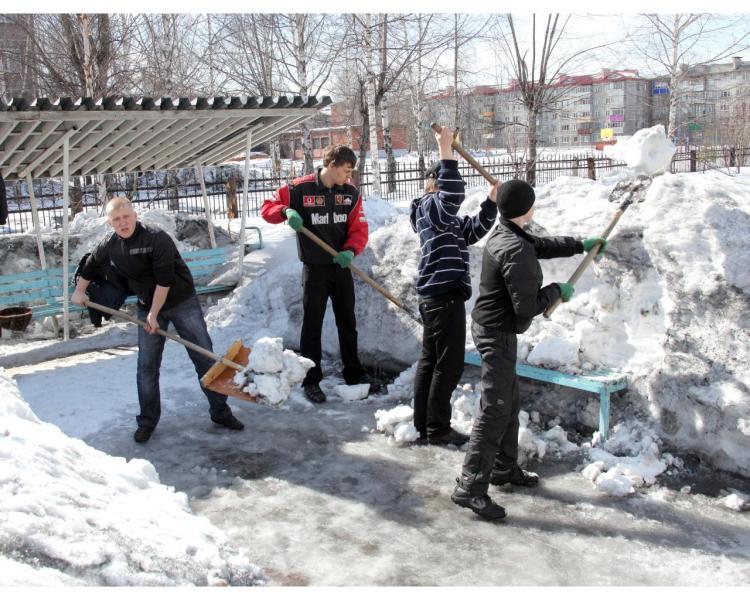 Андрей:  Убрать снег с придомового участка частного дома