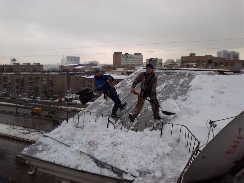 Дмитрий:  Чистка снега с крыш ,удаление сосулек