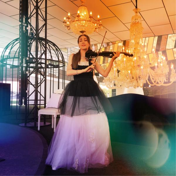 Марина:  Прима Скрипка- скрипачка на свадьбу