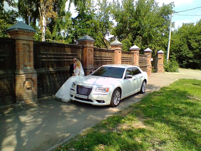 Станислав:  Автомобиль Крайслер 300с II на свадьбу.