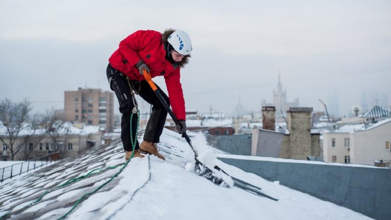 Руслан:  Уборка лишнего снега с крыш 