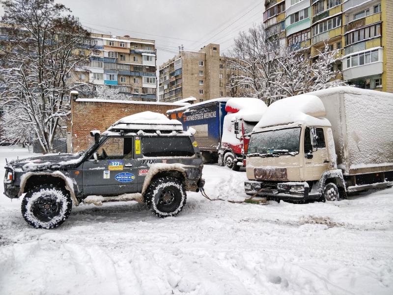 Иван:  Вытащить легковую машину или грузовик из снега Новосибирск