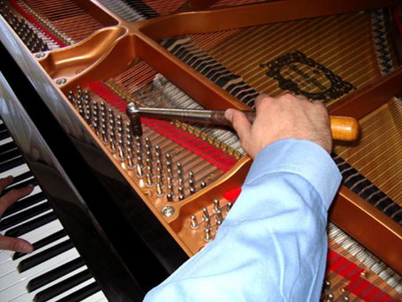ВАДИМ:  Настройка и ремонт пианино.Консультации