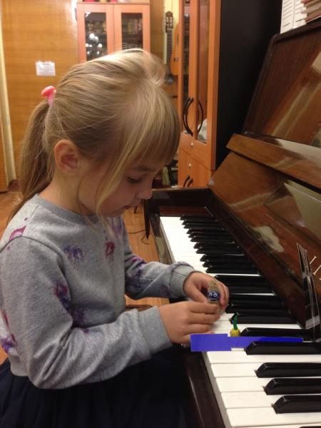 Зоя:  Уроки игры на фортепиано,синтезаторе 