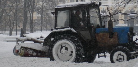 Александр:  Уборка снега трактором МТЗ с отвалом и щеткой