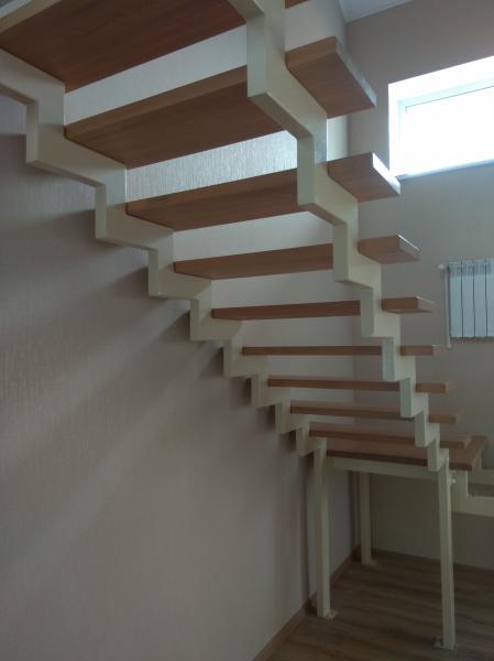 Александр:  Лестницы на металлокаркасе. Комбинированные балясины