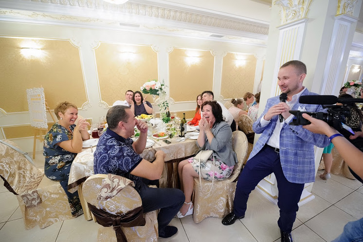 Игорь:  Ведущий (тамада) на свадьбу в Красногорске + DJ + Звук 