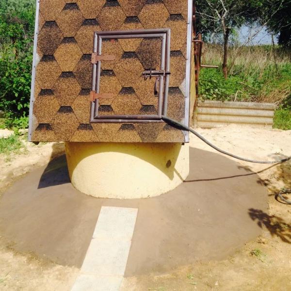 Руслан:  Копка колодцев и сепиков из бетонных колец 
