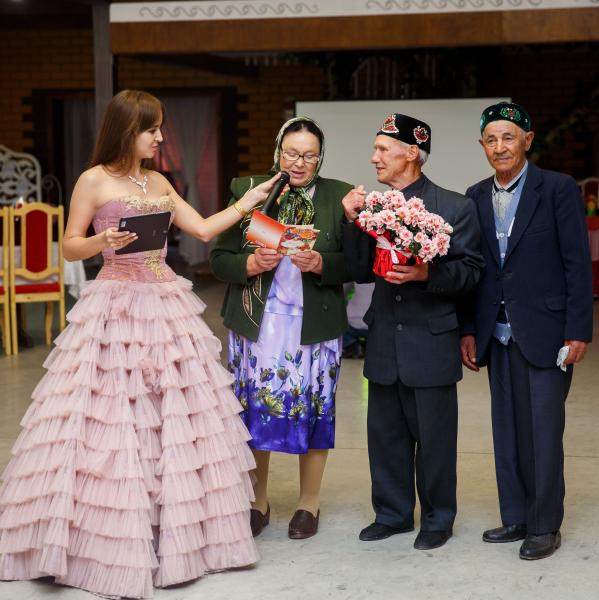 Айсылу :  Ведущая, тамада татарских свадеб и юбилеев 