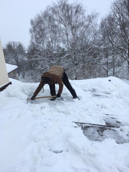 Арсен:  Уборка снега, расчистка территории