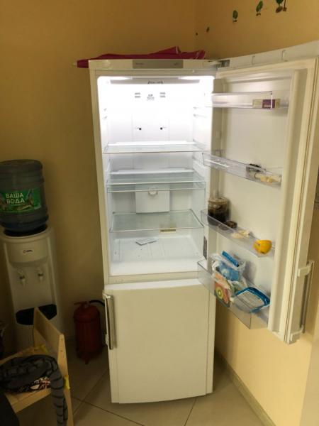Михаил:  Ремонт стиральных машин и холодильников