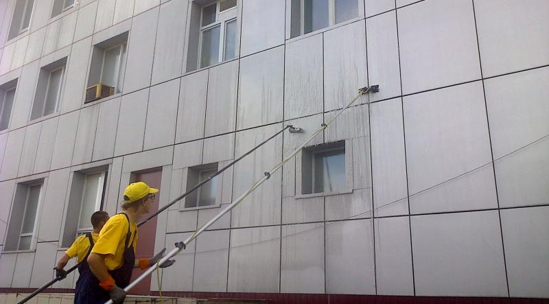 иван:  мойка окон фасадов здания уборка после стройки химчистка