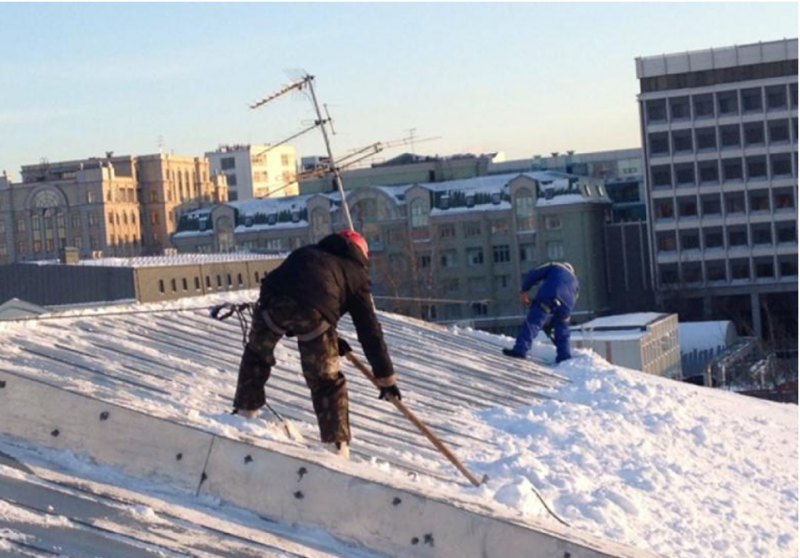 Андрей:  Чистка снега на крыше