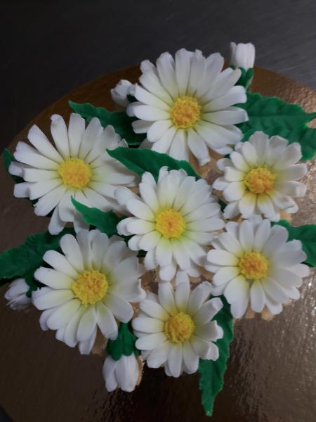Лилия:  Торты на заказ.Сахарные цветы для украшения тортов