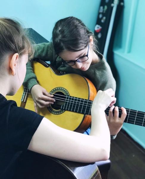 Уроки гитары:  Гитарная школа - студия 