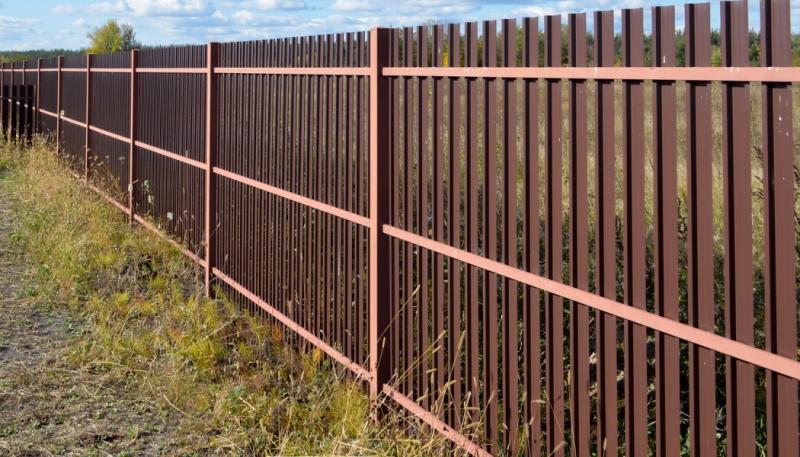 Забор из металлического штакетника Красноярск / Строительство домов ...