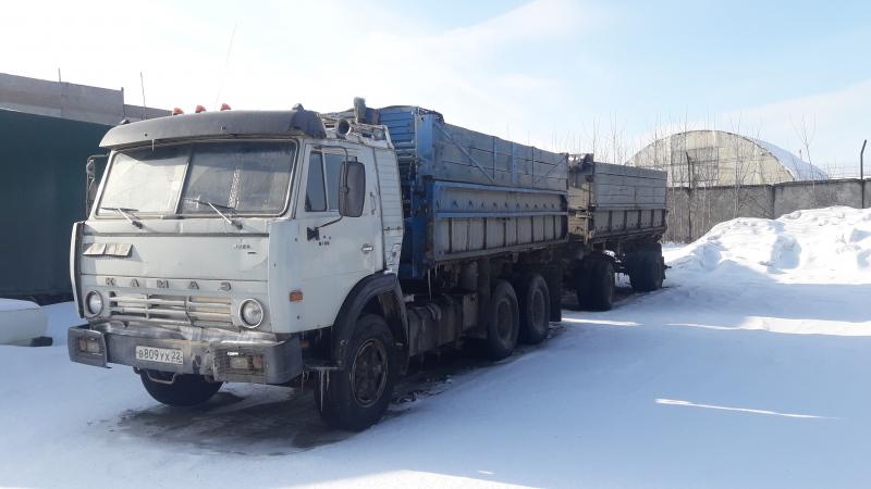 Id kamaz barnaul. КАМАЗ 5320 сельхозник бортовой. КАМАЗ 5320 самосвал сельхозник. Старые КАМАЗЫ сельхозники с прицепами. Старенький КАМАЗ сельхозник.