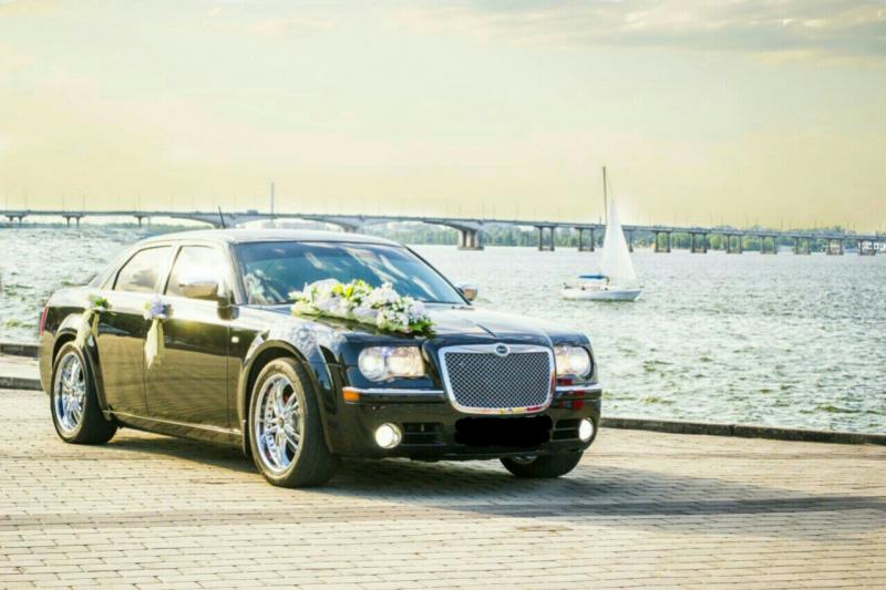 Лариса:  Аренда авто на свадьбу Chrysler 300 C от собственника