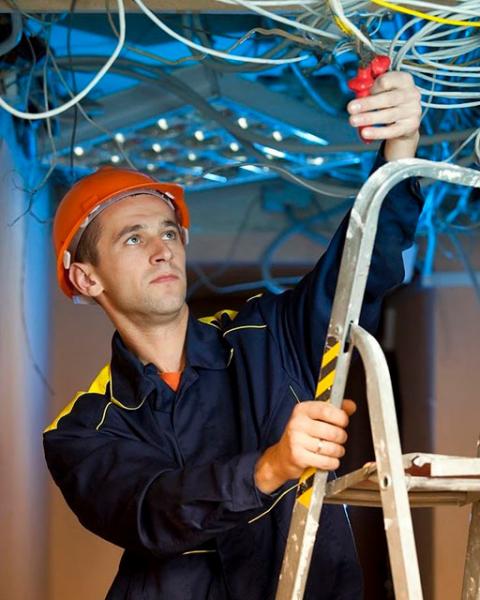 Дмитрий ремонт:  Электрик по проводке в квартире и в частном доме