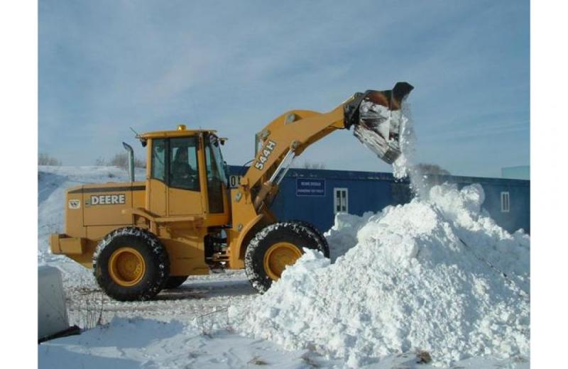 Менеджер:  Производим уборку и вывоз снега