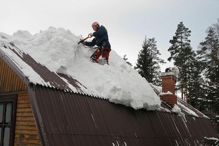 Удаление сосулек, уборка крыши от снега