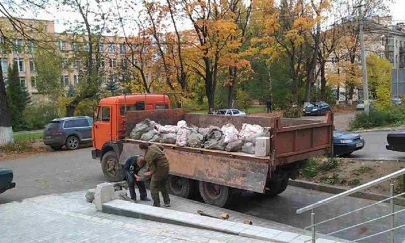 сергей:  Вывоз мусора от газели до камаза