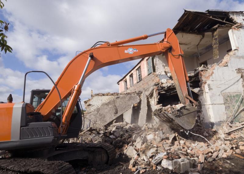 Максим:  Демонтаж зданий экскаваторами полноповоротными