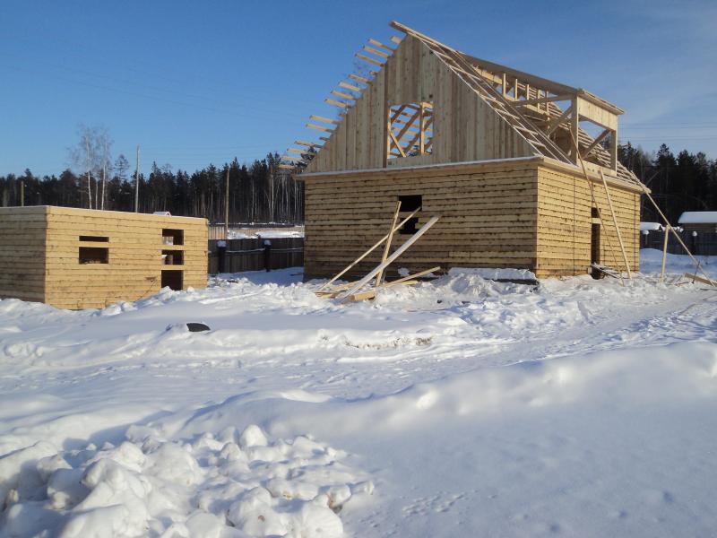 Опытные плотники:  Опытные плотники построят дом.