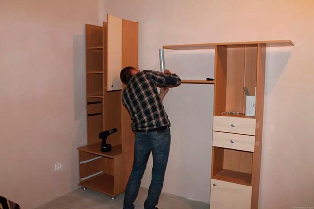 Мастер:  Сборка всех типов мебели, ремонт и перестановка мебели