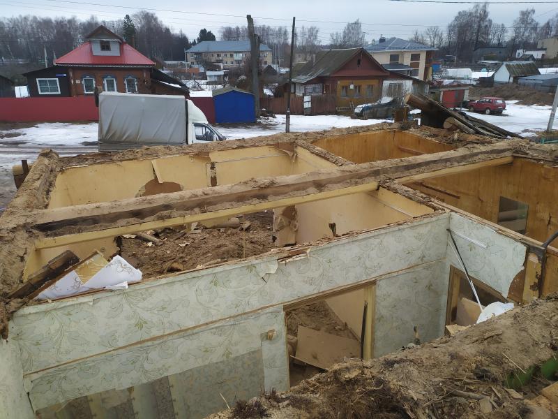 Вывоз мусора в Костроме:  Демонтаж и снос домов, строений, построек; вывоз мусора