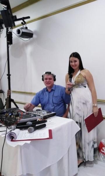 Виктория Студия праздников Сливки:  Ведущая+DJ на свадьбу, юбилей, бумажное шоу