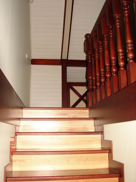 Александр:  Реставрация и ремонт мебели, изготовление деревянных лестниц