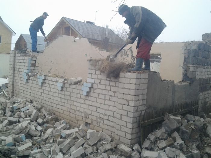 Олег:  Демонтаж домов строение бань.