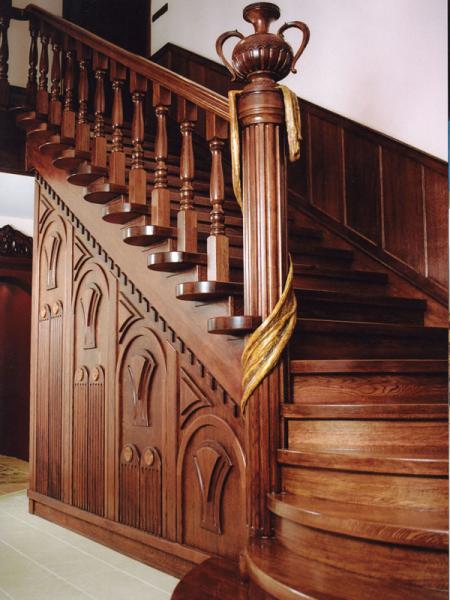 Бригада Мастеров:  Лестницы из массива дерева в Краснодаре