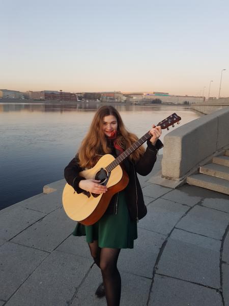 Ксения:  Обучение игре на гитаре, репетитор по гитаре в СПб