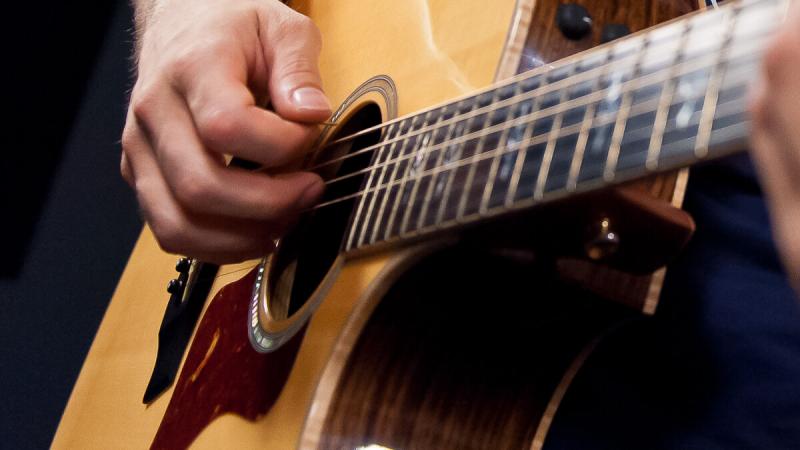 Михаил Хабаров:  обучение игре на гитаре