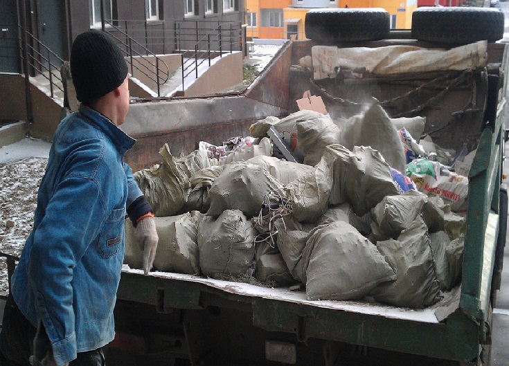 Антон:  Вывоз мусора строительного на Камазе, зиле, газели