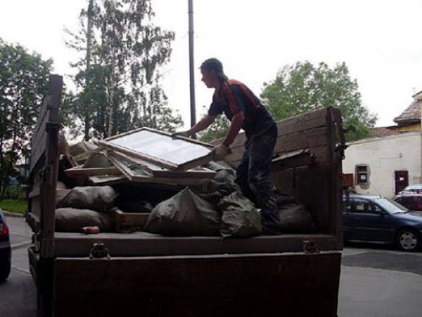 Максим:  Вывоз строительного мусора, уборка на строительной площадке 