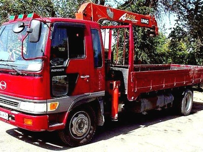 Услуги манипулятора в ростове. Низкорамный манипулятор Hino стрела 7 тонн. Воровайка Хино. Манипулятор Ниссан Хино. Daewoo Ultra Novus кран-борт красный