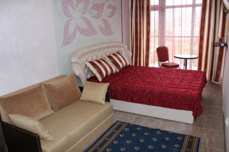 Сусанна :  комфортабельные  номера  в мини отеле White Lion с бассейном с подогревом , хамам+джакузи 