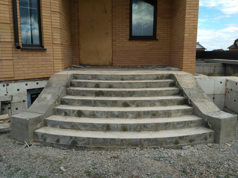 Дмитрий:  Изготовление бетонных монолитных лестниц