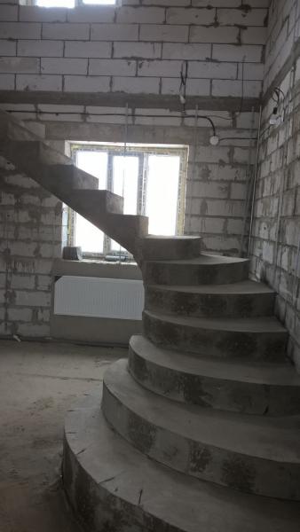 Олег:  Бетонные работы, лестницы в коттедж 