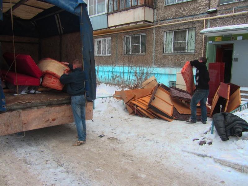 Олег евгеньевич:  Вывоз мусора Вывоз веток Вывоз с дачи мебели в Омске