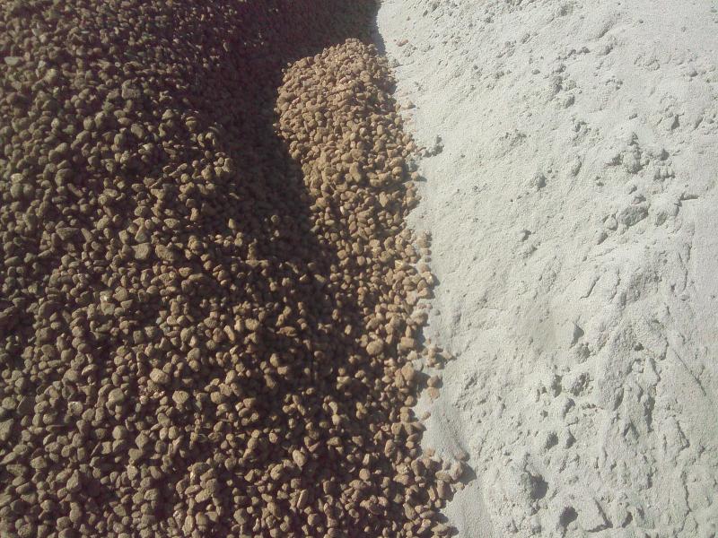 Александр:  песок, щебень, земля, торф, навоз