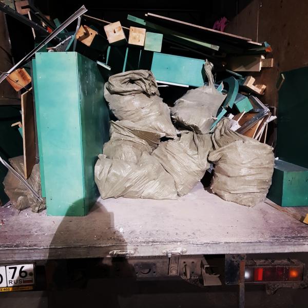 Илья:  Вывоз мусора на а/м  Газель Утилизация мебели