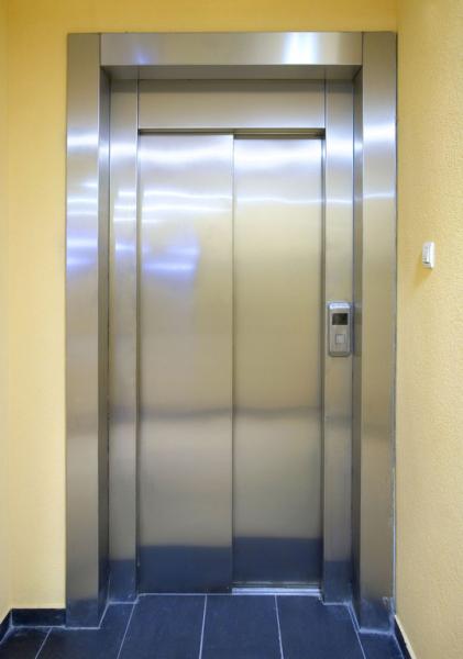 ООО НЖКОМ:  Отделка лифтов 